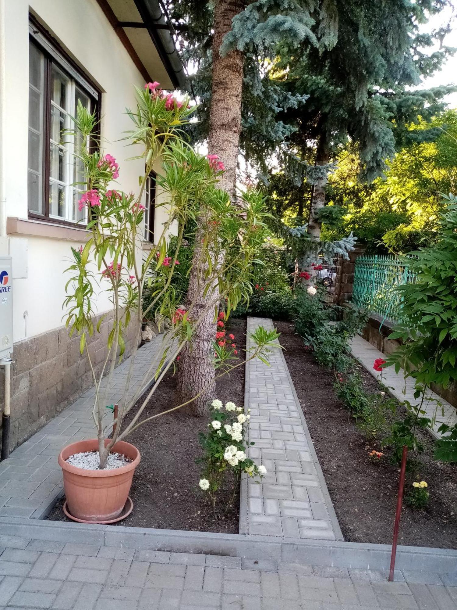 Családi Vendégház Eger Exterior foto