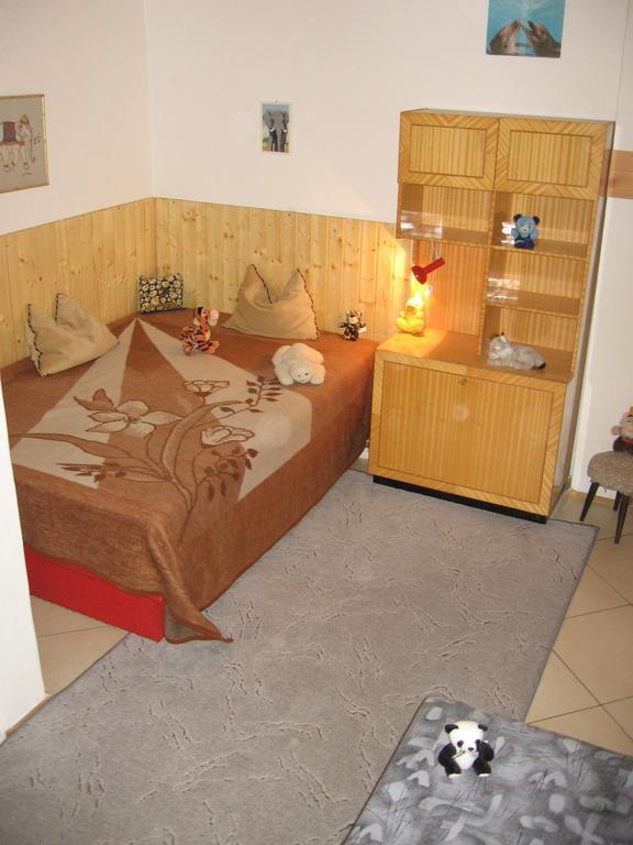 Családi Vendégház Eger Habitación foto