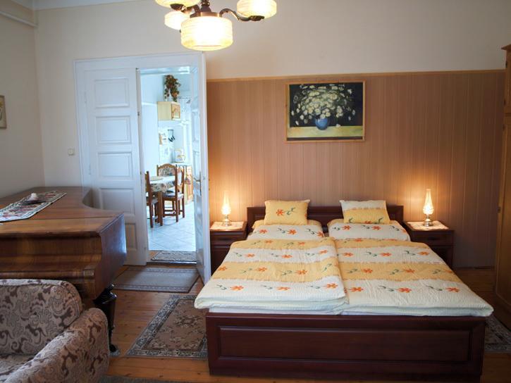 Családi Vendégház Eger Habitación foto
