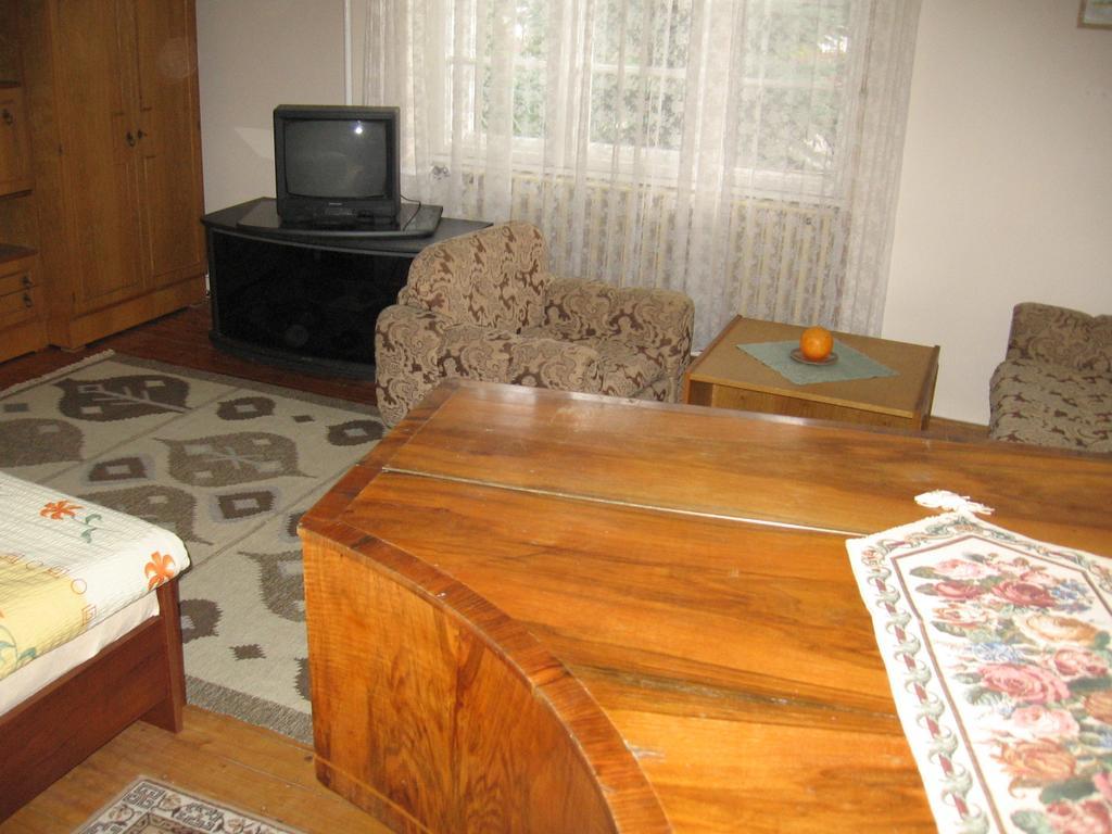 Családi Vendégház Eger Habitación foto