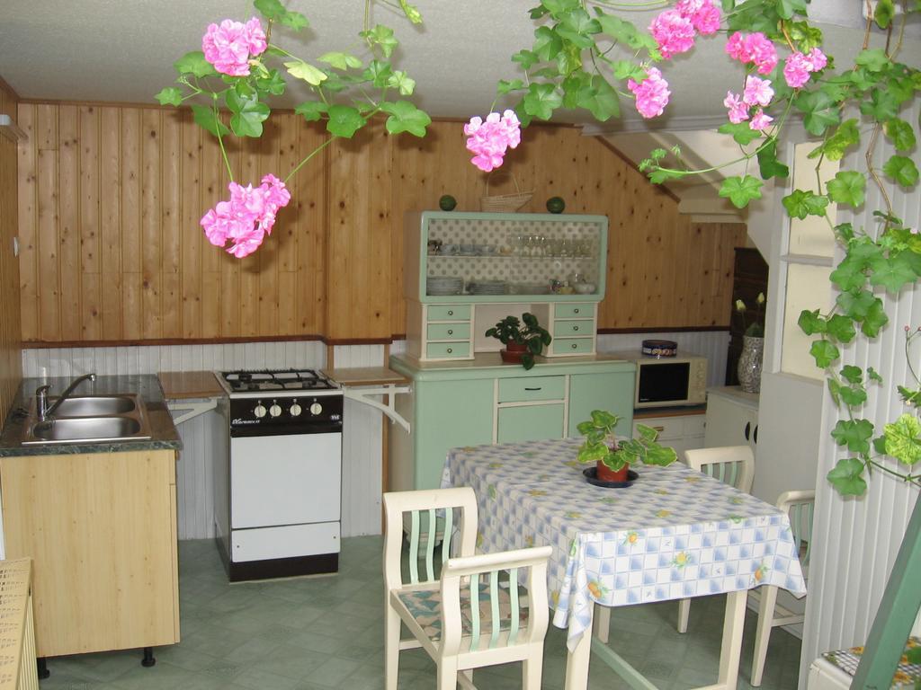 Családi Vendégház Eger Habitación foto